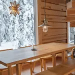 Villa Handcrafted Log Aarreaitta *